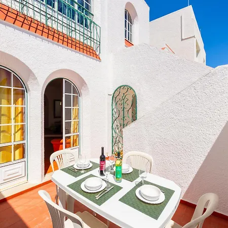 Lili Αλμπουφέιρα