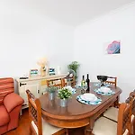 Lili Villa *